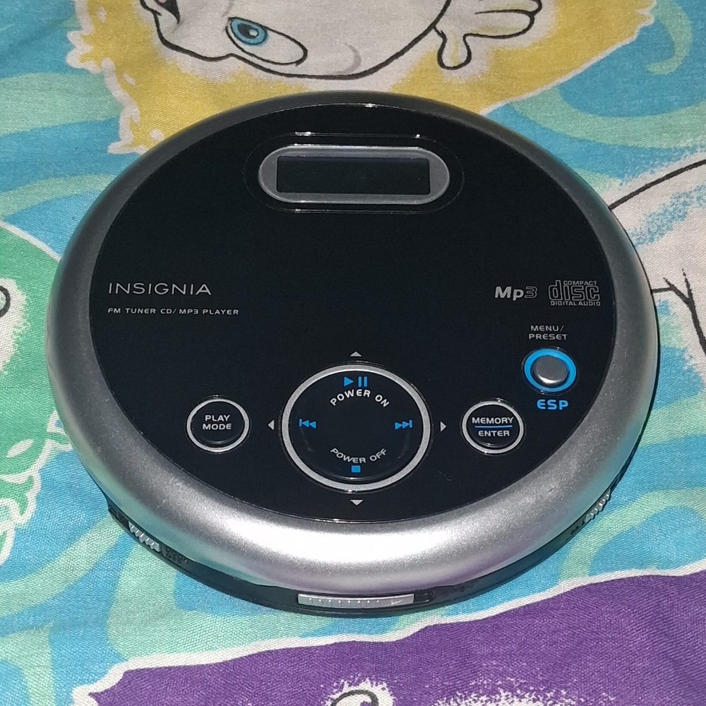 Insignia CD MP3 FM Radio Portable CD Player Walkman Vintage